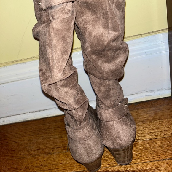Brown boots - Picture 3 of 5